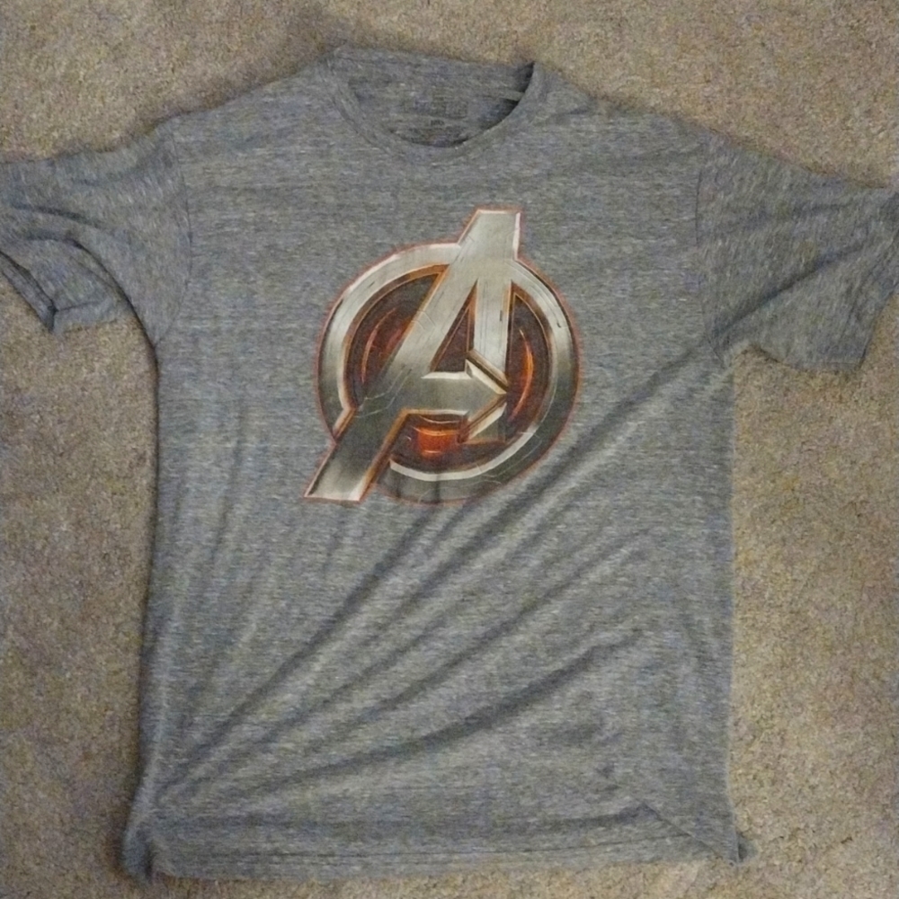 Men's grey marvel avengers tshirt
